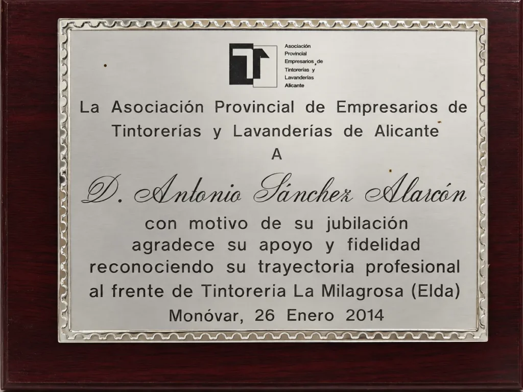 Placa de reconocimiento a Antonio Sánchez Alarcón con motivo de su jubilación, enero de 2014